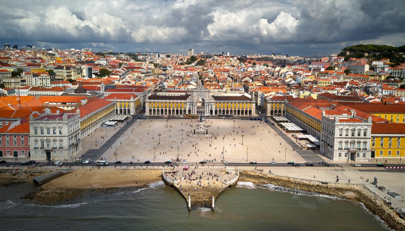 Fig1_Lisbon_main_square_36622604910-e1541268815795-1400x800